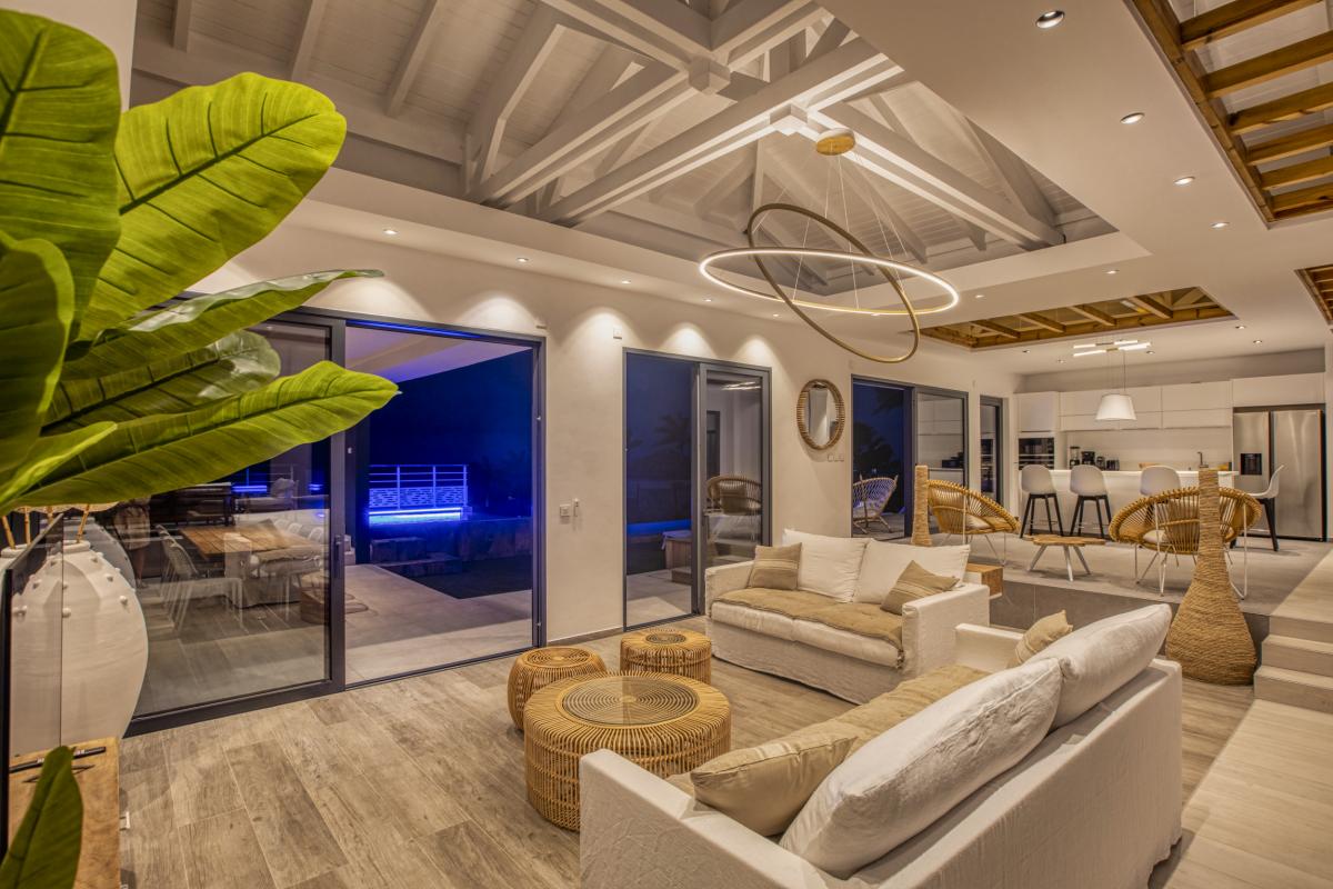 A louer villa 4 chambre Baie Orientale Saint Martin_ Salon Nuit - 32